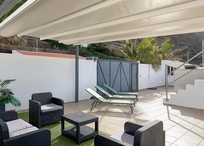 Villa Com Piscina Entre O Mar E As Montanhas