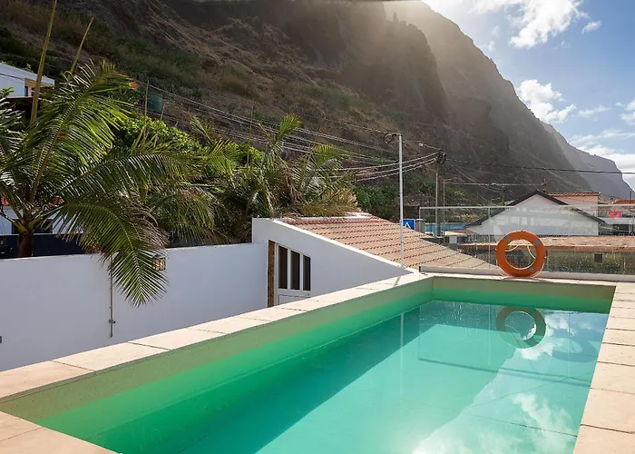 Villa Com Piscina Entre O Mar E As Montanhas