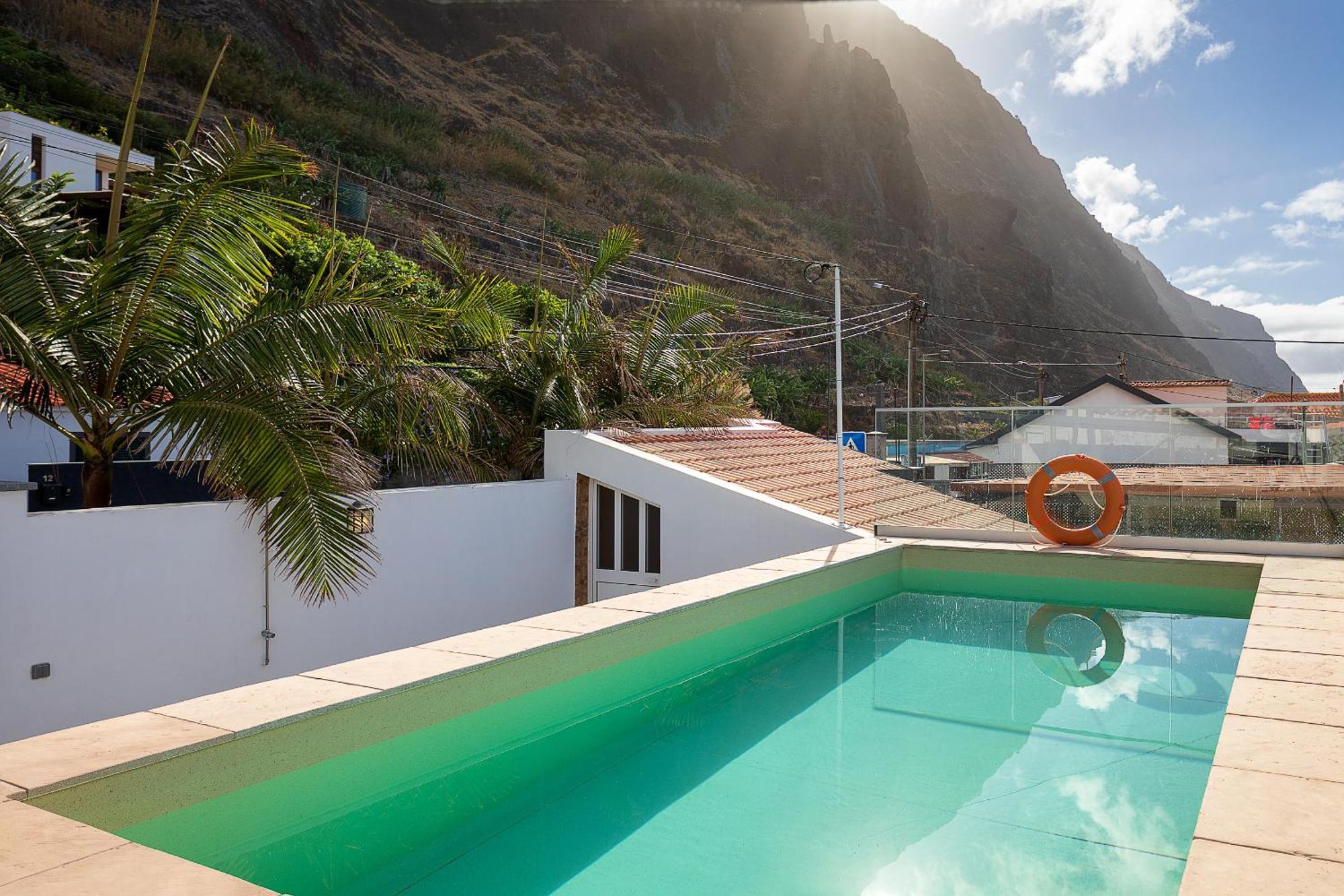 Villa Com Piscina Entre O Mar E As Montanhas *